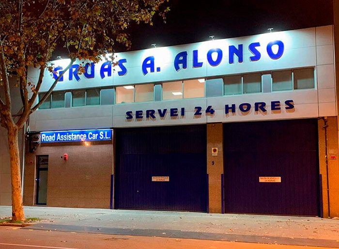 Grúas Alonso fachada de la empresa